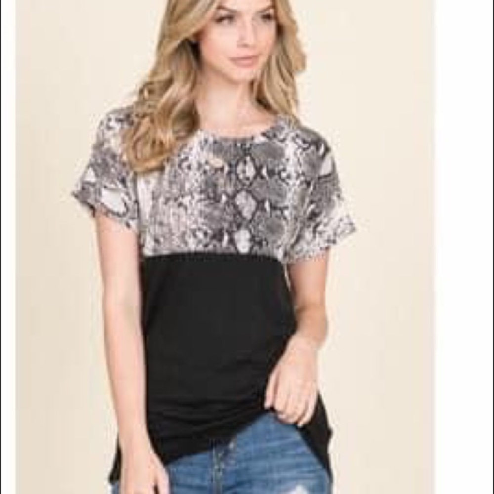 Snakeskin color block tee